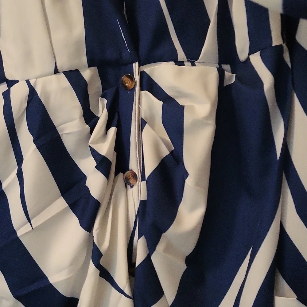Dress - Picture 4 of 7